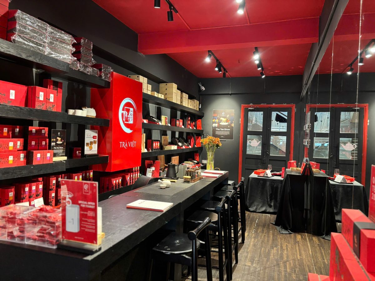 Free tea tasting at tra viet 19 hai trieu 